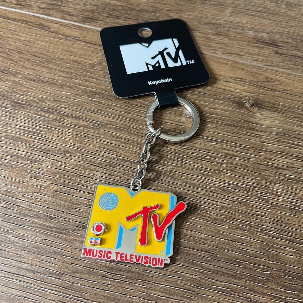 LOUNGEFLY-(NWT) Awesome MTV Silver Tone Keychain